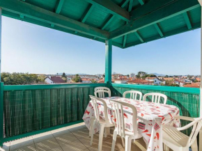 Appartement à Anglet avec Terrasse, Proche Plages et Commerces, Piscine et Parking - FR-1-3-592